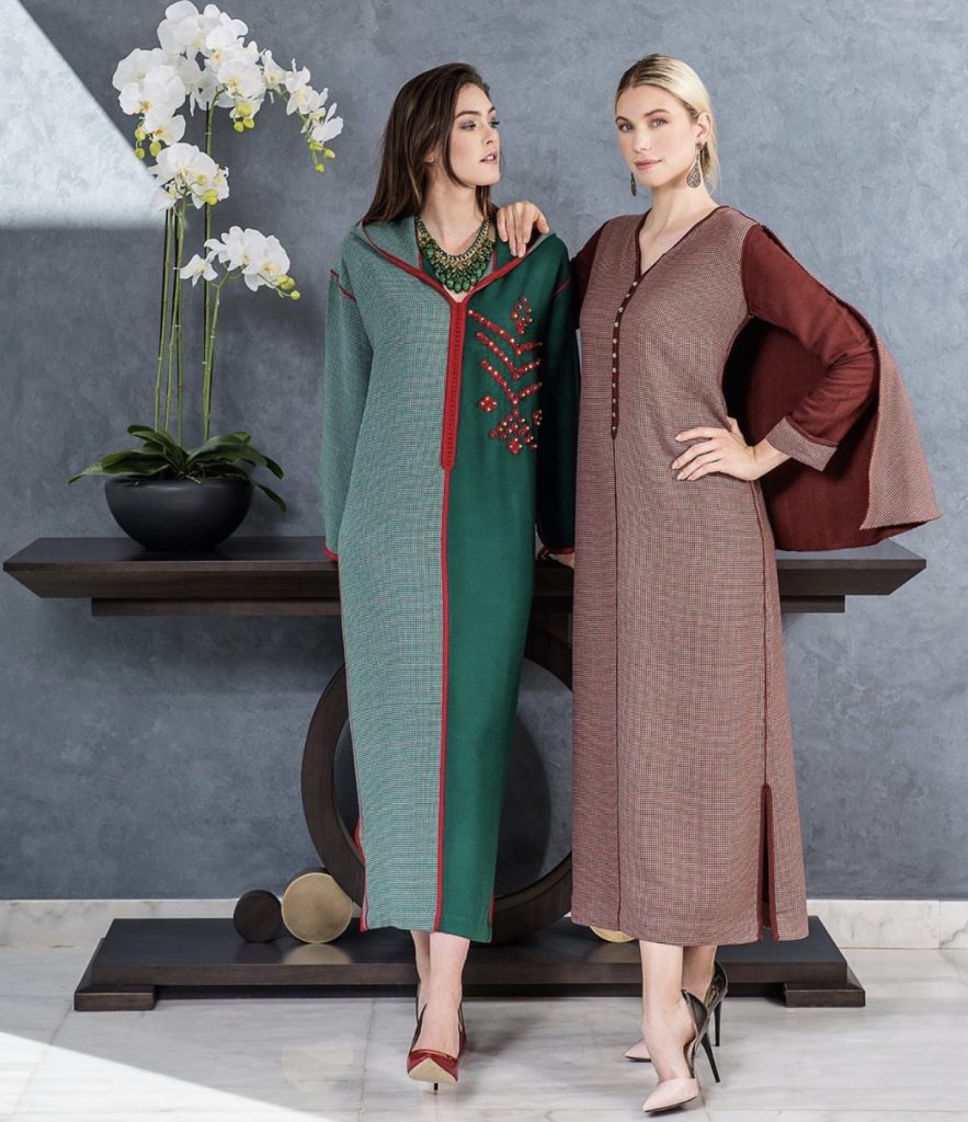 deux qui portent une djellaba